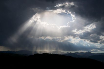 👑 EL REY VIENE PRONTO | 28.04.2026 | 🌄 La mirada hacia adelante: esperanza hasta el final